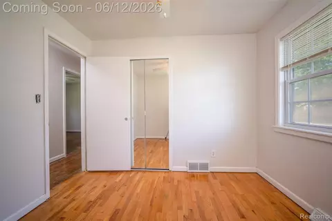 Bedroom - 1518 Diane Dr, Flushing, MI 48433 photo 1 of 3