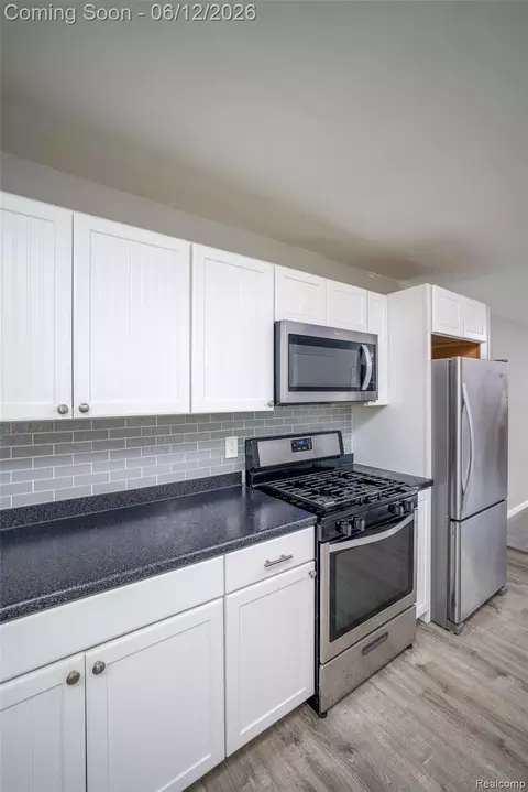 Kitchen - 1518 Diane Dr, Flushing, MI 48433 photo 2 of 2