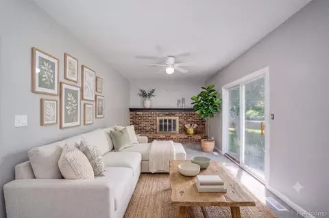 Living - 1518 Diane Dr, Flushing, MI 48433 photo 1 of 5