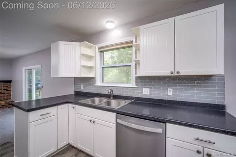 Kitchen - 1518 Diane Dr, Flushing, MI 48433 photo 1 of 2