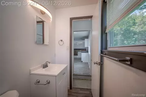 Bath - 1518 Diane Dr, Flushing, MI 48433 photo 1 of 2