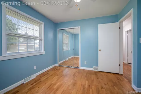 Bedroom - 1518 Diane Dr, Flushing, MI 48433 photo 2 of 3