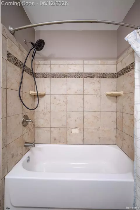 Bath - 1518 Diane Dr, Flushing, MI 48433 photo 2 of 2