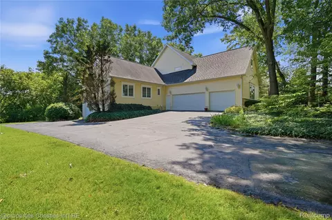 4462 Lily Dr, Oceola, MI 48843