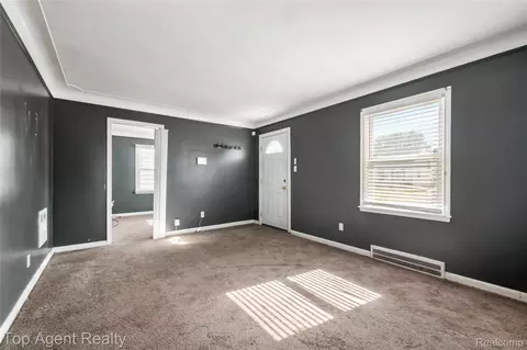 Entry Way - 22085 Rausch Ave, Eastpointe, MI 48021 photo 2 of 15