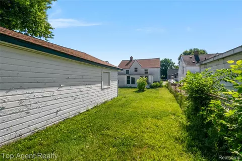 Exterior - 22085 Rausch Ave, Eastpointe, MI 48021 photo 5 of 5
