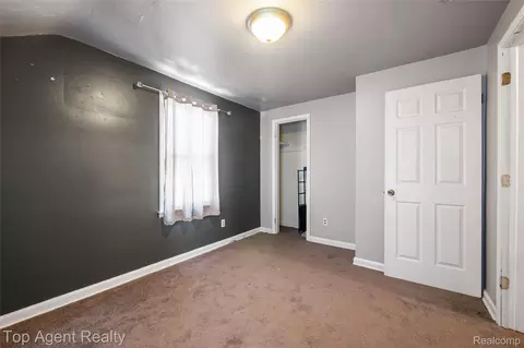 Bedroom - 22085 Rausch Ave, Eastpointe, MI 48021 photo 1 of 3