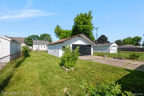 Exterior - 22085 Rausch Ave, Eastpointe, MI 48021 photo 3 of 5