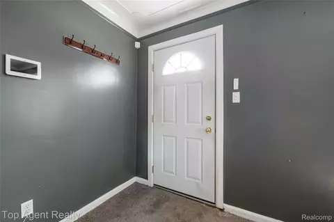 Entry Way - 22085 Rausch Ave, Eastpointe, MI 48021 photo 1 of 15
