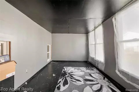 Entry Way - 22085 Rausch Ave, Eastpointe, MI 48021 photo 13 of 15