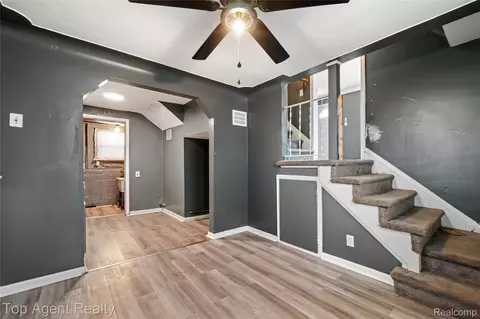 Entry Way - 22085 Rausch Ave, Eastpointe, MI 48021 photo 5 of 15