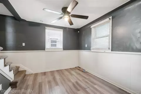 Entry Way - 22085 Rausch Ave, Eastpointe, MI 48021 photo 3 of 15