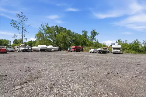 24311 Charles St, Clinton, MI 48036