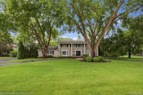 7110 Paterese Dr, Bloomfield Hills, MI 48301