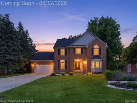 2842 Manorwood Dr, Troy, MI 48085