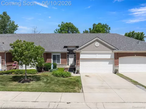14789 N Park Dr #18, Shelby Township, MI 48315