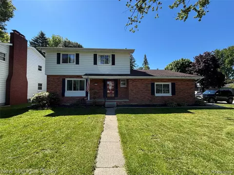 1828 Kennelworth Dr, Port Huron, MI 48060