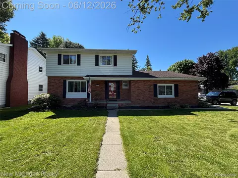 1828 Kennelworth Dr, Port Huron, MI 48060
