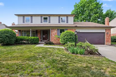 610 Thurber Dr, Troy, MI 48085