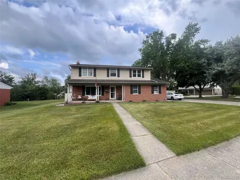 35455 Wood St, Livonia, MI 48154