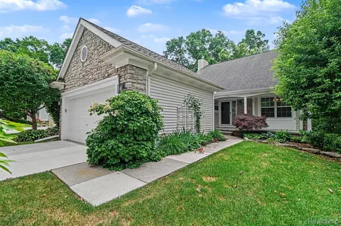 6573 Summit Rdg, Independence, MI 48346