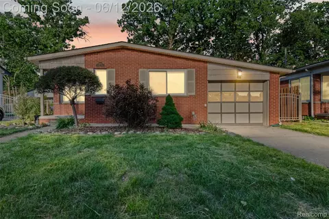 30772 J Carls St, Roseville, MI 48066