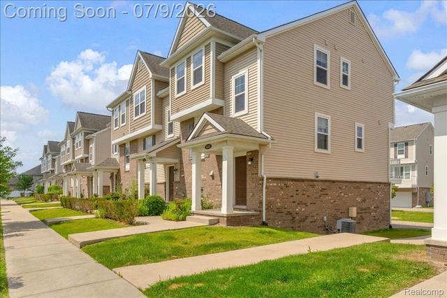 4600 Bradley Cir, Troy, MI 48085