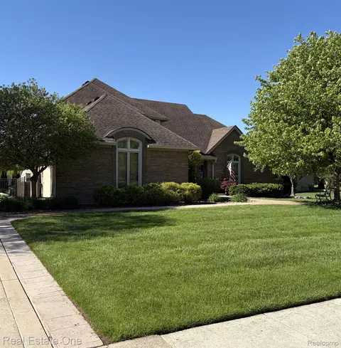 1115 Joshua Dr, Troy, MI 48098