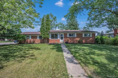 1323 Foreland Dr, Oxford, MI 48371