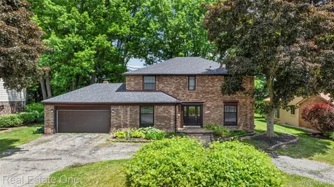 30056 Mayfair Dr, Farmington Hills, MI 48331