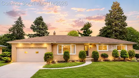 37542 Andrew Dr, Sterling Heights, MI 48312