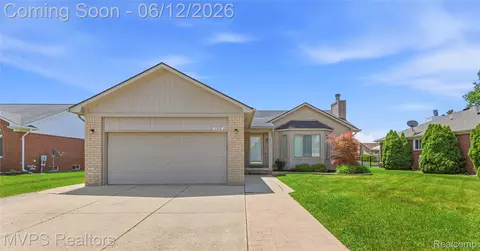 21618 Sue Ellen Dr, Macomb, MI 48044