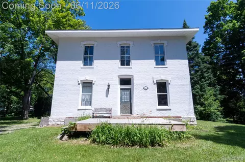 807 Baird St, Holly, MI 48442