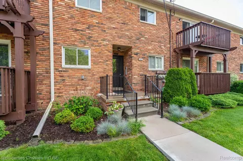 42472 Woodward Ave #B1, Bloomfield Hills, MI 48304