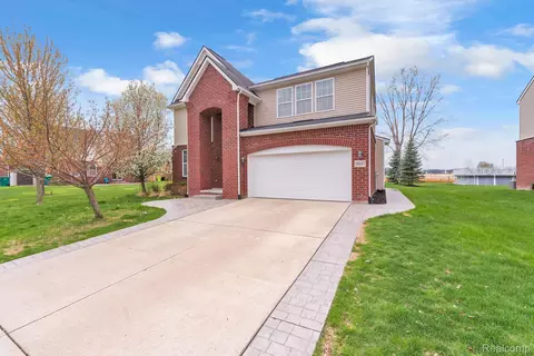 50647 Bredenbury Dr, Macomb, MI 48044