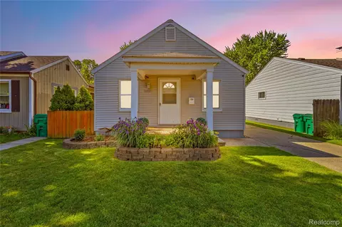 29025 Dawson St, Garden City, MI 48135