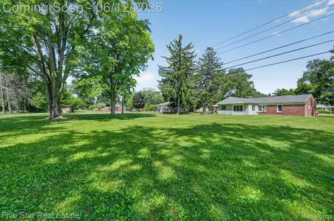 Exterior - 82 E Hurst Dr, Troy, MI 48085 photo 2 of 3
