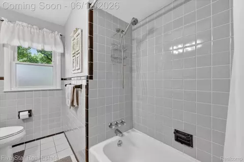 Bath - 82 E Hurst Dr, Troy, MI 48085 photo 3 of 3