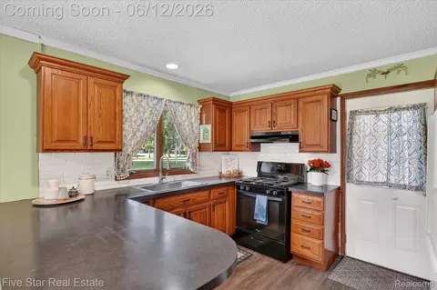 Kitchen - 82 E Hurst Dr, Troy, MI 48085 photo 1 of 5