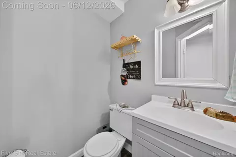 Bath - 82 E Hurst Dr, Troy, MI 48085 photo 1 of 3