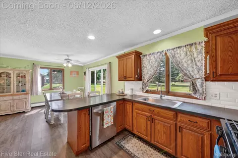 Kitchen - 82 E Hurst Dr, Troy, MI 48085 photo 3 of 5
