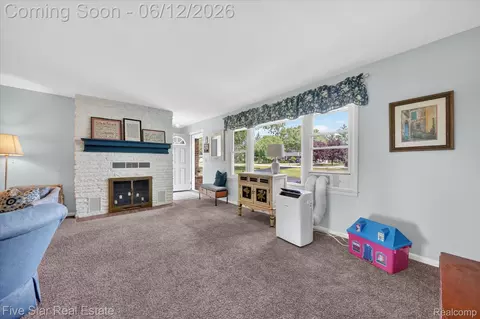 Living - 82 E Hurst Dr, Troy, MI 48085 photo 1 of 1