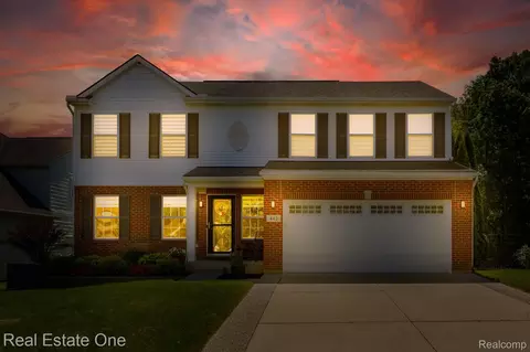 442 Ridgewood Dr S, Brandon, MI 48462