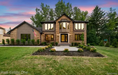 1683 Mark Hopkins Rd, Bloomfield Hills, MI 48302