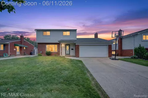 32448 Washington St, Livonia, MI 48150
