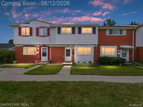 20120 Brian Ct, Clinton Township, MI 48035