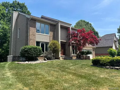 Exterior - 2136 Millstream Dr, Wixom, MI 48393 photo 2 of 3