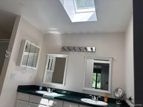 Bath - 2136 Millstream Dr, Wixom, MI 48393 photo 3 of 5