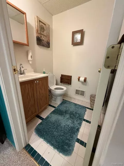 Bath - 2136 Millstream Dr, Wixom, MI 48393 photo 5 of 5