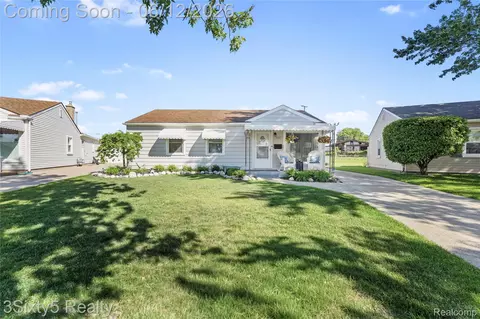 3223 S Stella Ct, Trenton, MI 48183